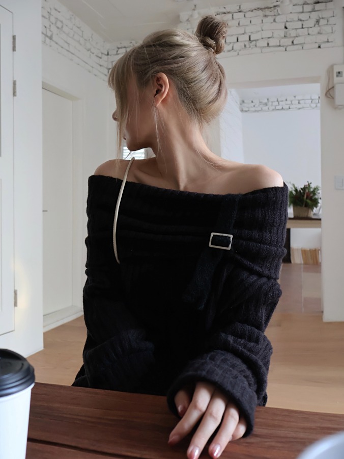 rony buckle off shoulder knit